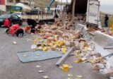 صور لحادث إنقلاب شاحنة على طريق عام ضهر البيدر