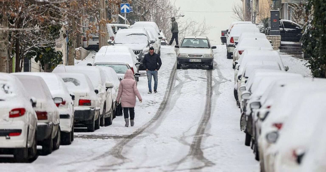 إيران أغلقت المدارس والإدارات الحكومية وسط موجة برد قاسية
