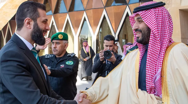 بالصور: ولي العهد السعودي يستقبل أحمد الشرع في الرياض