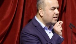 “حزب الله” أحيا احتفالا تكريميا لشهيده في ياطر…فضل الله: لتنجز الحكومة ورعاة الاتفاق المطلوب ثم نناقش استراتيجية دفاع وطني