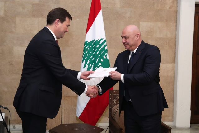 الرئيس عون يتلقى دعوة لزيارة بيلاروسيا