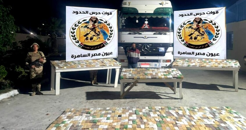 الجيش المصري احبط محاولة تهريب مخدرات وأسلحة عبر الحدود