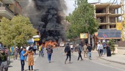بالفيديو – انفجار صهريج محروقات في ساحة مدينة الهرمل مقابل البلدية وأضرار كبيرة بالمحال التجارية والسيارات