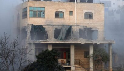 “إسرائيل” تهدم منزلي فلسطينيين متهمين بهجوم تل أبيب