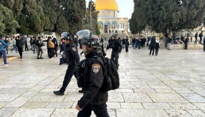 قيود من إسرائيل على دخول الفلسطينيين الى المسجد الأقصى