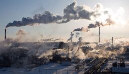 النفط يهبط 1.5%