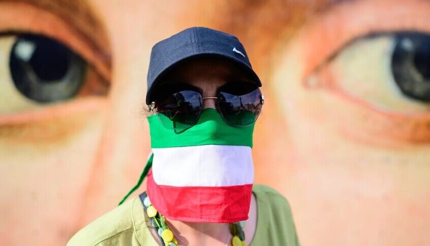 حكم بـ  74 جلدة على نجم شهير في ايران…لتحريضه على خلع الحجاب!