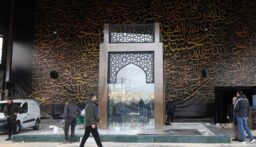 وقفة تضامنية أمام ضريح السيد نصر الله وكلمات أكدت البقاء على الوعد والعهد..الحاج حسن: مهما فعلوا لن يفكوا التلاحم بين المقاومة وبيئتها