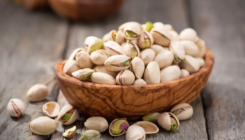 دراسة جديدة تثبت صلة غير متوقعة بين تناول الفستق وتعزيز صحة العين!