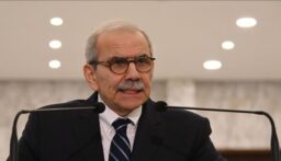سلام زار ضريح كمال جنبلاط في المختارة