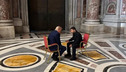 كرسي غامض وحوار سري.. كواليس “أغرب لقاء” بين ترامب وزيلينسكي