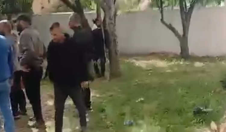 العثور عى شاب مشنوقا معلقا على شجرة جوز في حديقة في بر الياس