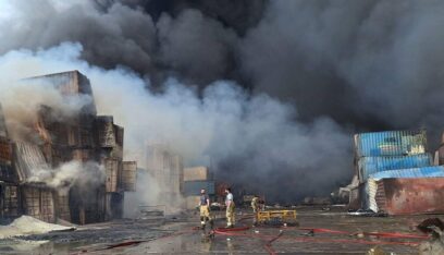 استمرار الحريق جراء الانفجار الضخم في مرفأ رئيسي في إيران
