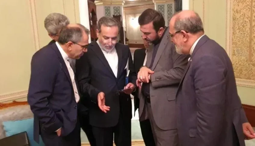 “رويترز” عن مسؤول إيراني: طهران تطالب واشنطن بضمانات لعدم الانسحاب من أي اتفاق