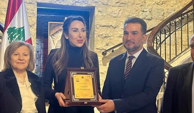 وزارة الثقافة افتتحت معرض الفن التشكيلي في زوق مكايل: لتكن قلوبنا وإرادتنا موحدة كما الاعياد هذه السنة للانتقال إلى زمن أفضل