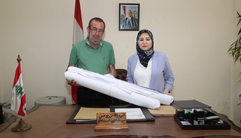 المديرة العامة للشؤون السياسية واللاجئين تسلمت من قائمقام صور نتائج انتخابات القضاء