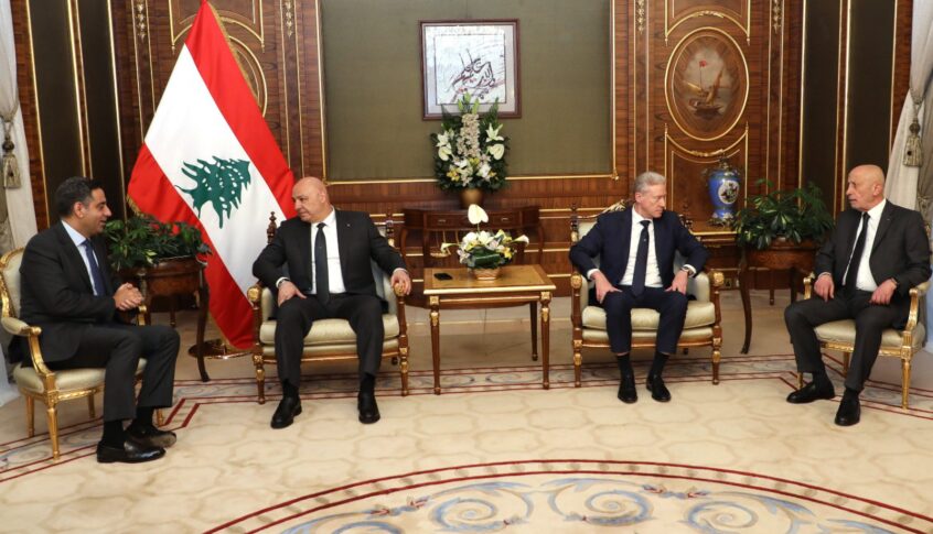الرئيس عون استقبل اركان السفارة اللبنانية في الكويت واطلع منهم على اوضاع الجالية