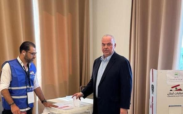 الحاج يدلي بصوته: إجراء الانتخابات البلدية بحدّ ذاته هذا العام يُعدّ عملًا إصلاحيًّا مهمًّا