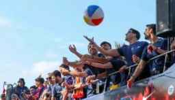 سخرية من فينيسيوس في احتفالات برشلونة بلقب الدوري الإسباني (فيديو)