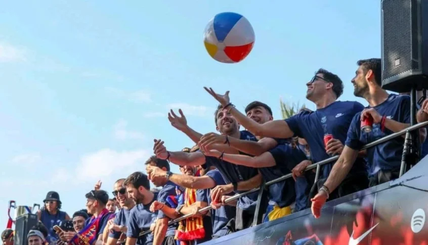 سخرية من فينيسيوس في احتفالات برشلونة بلقب الدوري الإسباني (فيديو)