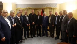 عباس للفصائل الفلسطينية في بيروت: التزام مبدأ حصرية السلاح بيد الدولة اللبنانية