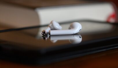 مخاطر الاستخدام الخاطئ لسماعات الرأس والأذن