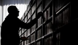 البنتاغون يأمر بسحب كتب محددة من مكتباته