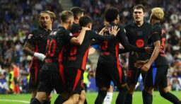 نجوم برشلونة يحتفلون بلقب الدوري الإسباني في المستشفى!