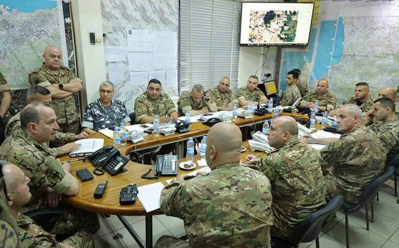 قائد الجيش يتفقد غرفة عمليات منطقة الشمال