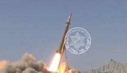 بالفيديو- إيران تكشف عن صاروخ باليستي جديد