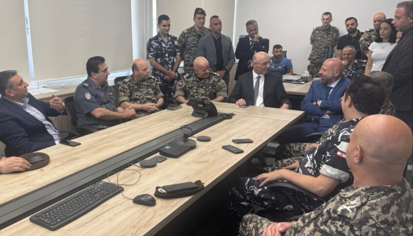 بالصورة: يتفقد وزير الداخلية والبلديات أحمد الحجار غرفة عمليات منطقة الشمال في قوى الأمن الداخلي في سراي طرابلس، بحضور مدير عام أمن الدولة اللواء ادكار لاوندس ومحافظ الشمال القاضي رمزي نهرا
