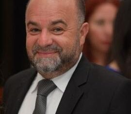 من هو رئيس مجلس الإنماء والاعمار الذي عينه مجلس الوزراء؟