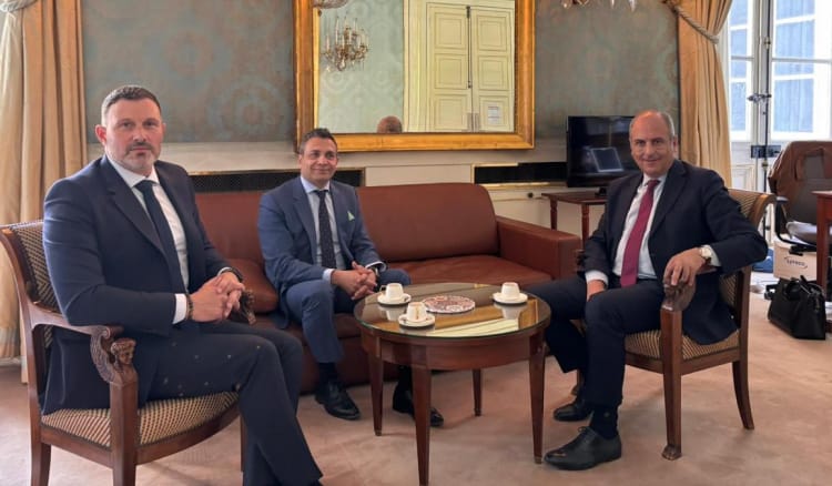 بو عاصي أكد من باريس ضرورة ترسيم الحدود وحصر السلاح في يد الدولة وانسحاب إسرائيل