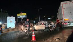  حادث سير مروّع على المسلك الشرقي لأوتوستراد غزير ما أدى إلى انقلاب سيارة وسط الطريق نتج عنه جريحة بحالة طفيفة وتسبب بزحمة سير خانقة في المحلة
