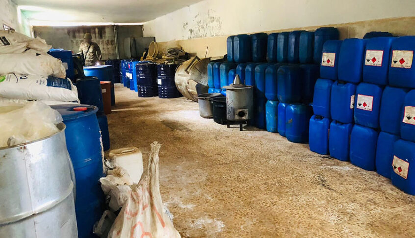 بالصور: دهم معمل لتصنيع حبوب الكبتاغون في الهرمل