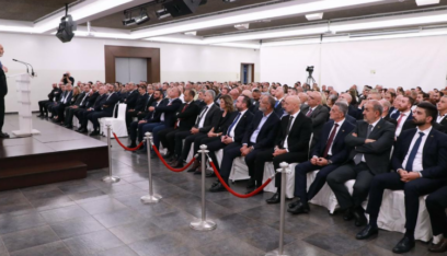 جعجع خلال تسليم المنتسبين بطاقاتهم: من المهم نشر الثقافة الحزبية لنتمكن من إحداث التغيير المطلوب