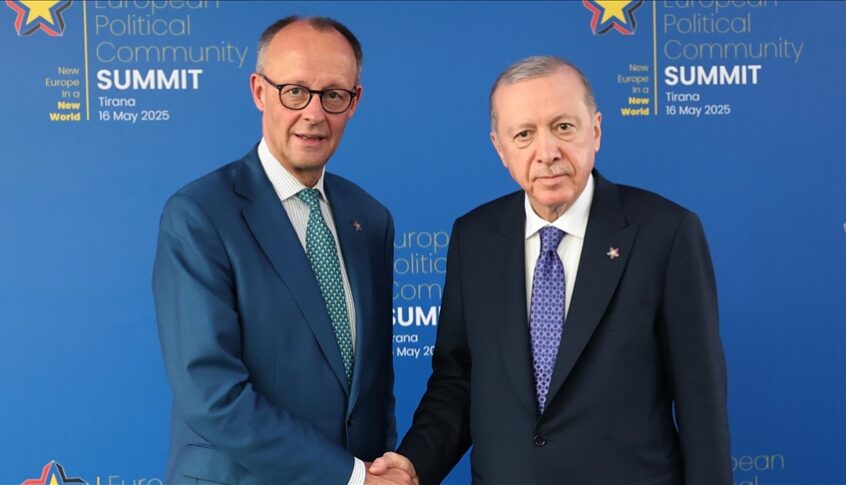 أردوغان يدعو المستشار الألماني الى زيارة تركيا