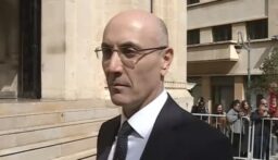 وزير  الداخلية عاد إلى مقر الوزارة ليتولى الإشراف المباشر على مجريات العملية الانتخابية من غرفة العمليات