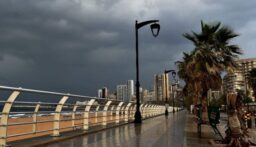الطقس غدا غائم مع أمطار متفرقة صباحا وارتفاع بسيط بالحرارة