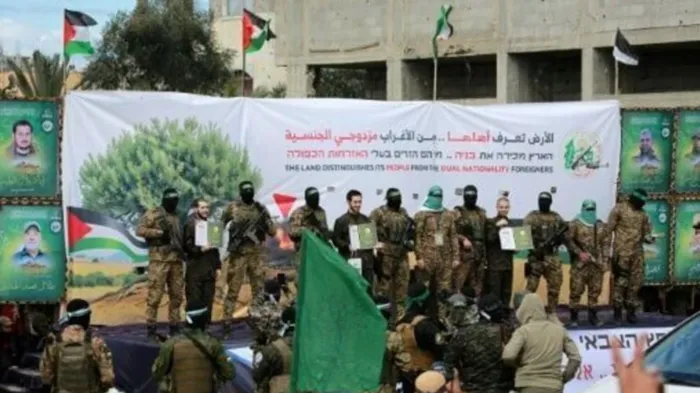 تقرير إسرائيلي: حماس تأمل كسب تأييد أميركي لإنهاء الحرب عبر الإفراج عن عيدان
