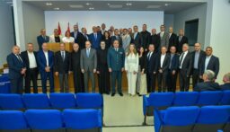 جامعة الروح القدس تخرّج ضباطًا في الجيش اللبناني من برنامج تدريبي متخصص في “إدارة الأزمات وحوادث احتجاز الرهائن”
