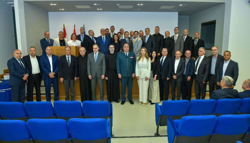 جامعة الروح القدس تخرّج ضباطًا في الجيش اللبناني من برنامج تدريبي متخصص في “إدارة الأزمات وحوادث احتجاز الرهائن”