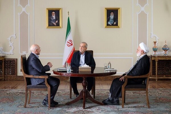 اجتماع في طهران لرؤساء السلطات الثلاث
