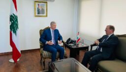 رجي عرض مع سفير المملكة المتحدة لسبل تعزيز العلاقات الثنائية على الصعيدين السياسي والاقتصادي