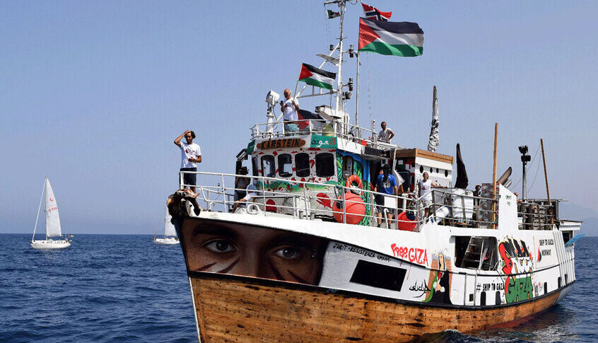استهداف “أسطول الحرية” المتجهه إلى غزة…بدء غرق السفينة وعدم استجابة لنداء الاستغاثة(بالفيديو والصور)