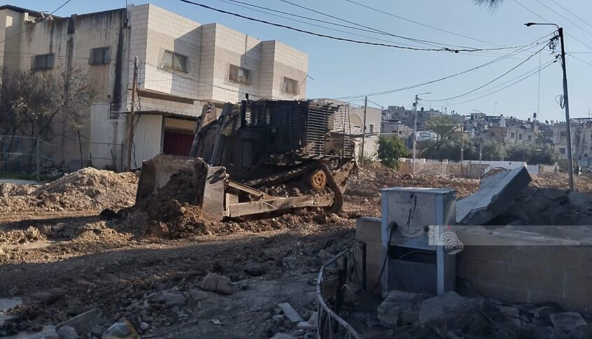 العدو يدفع بتعزيزات إلى طولكرم ومخيميها وسط تصعيد ميداني