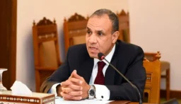 وزير الخارجية المصري يبحث هاتفياً مع نظيريه العماني والإيراني تطورات الأوضاع الإقليمية