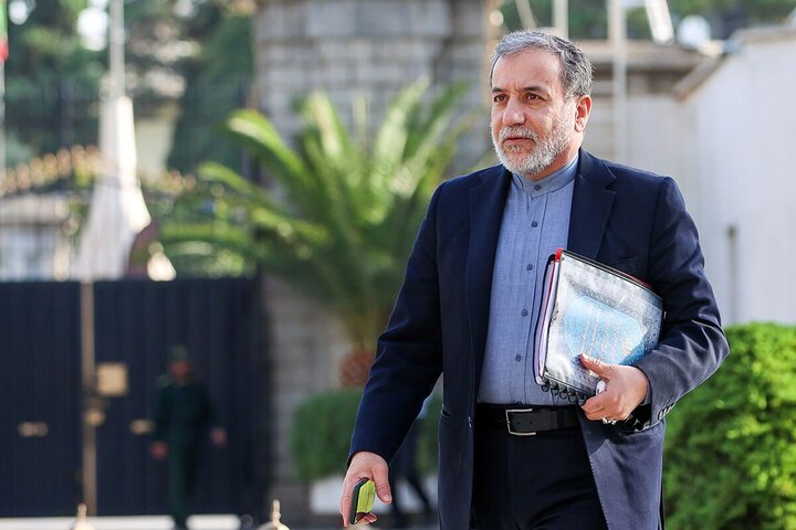 وزير الخارجية الايراني يصل الى روما