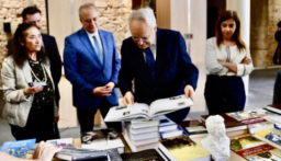 غسان سلامة تسلم من السفير الروسي مجموعة كتب هبة الى المكتبة الوطنية: خطوة على درب تعزيز العلاقات الثقافية