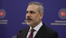 وزير الخارجية التركي يزور صربيا الاثنين